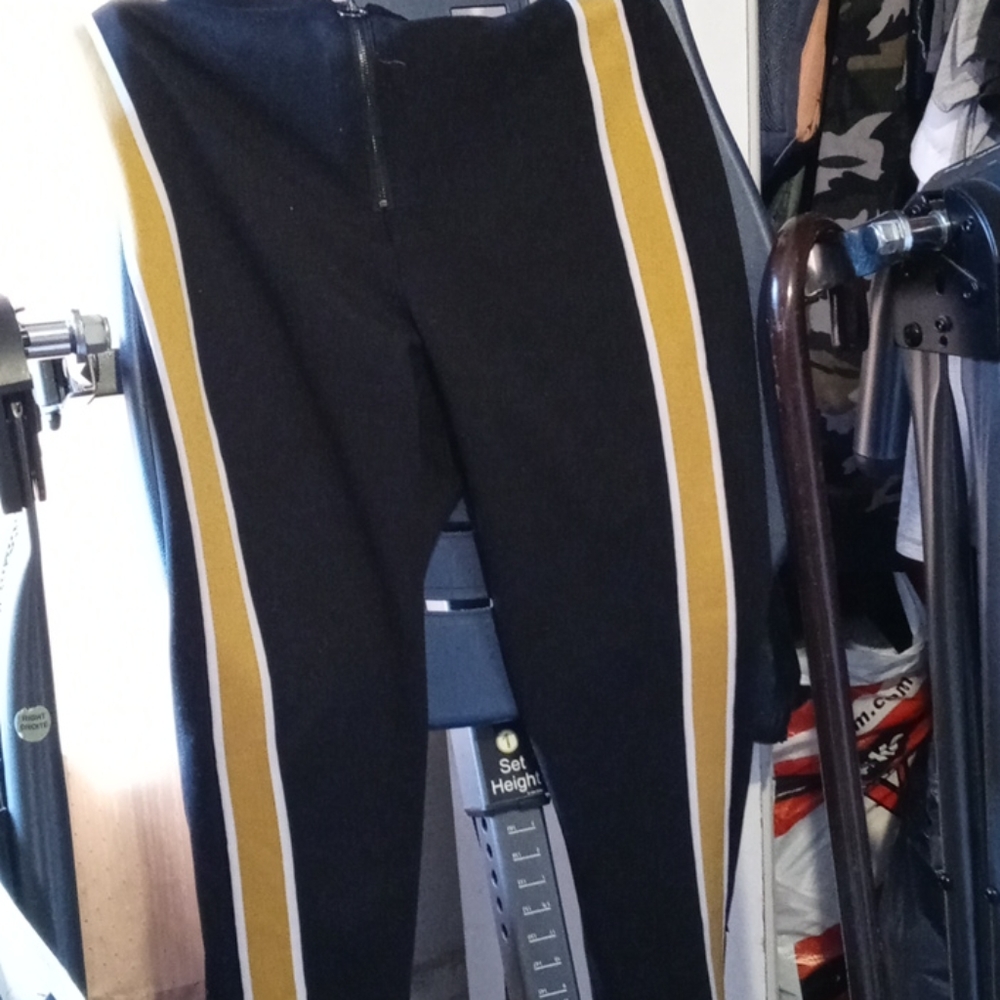 Two dreesy pants, - Picture 2 of 2